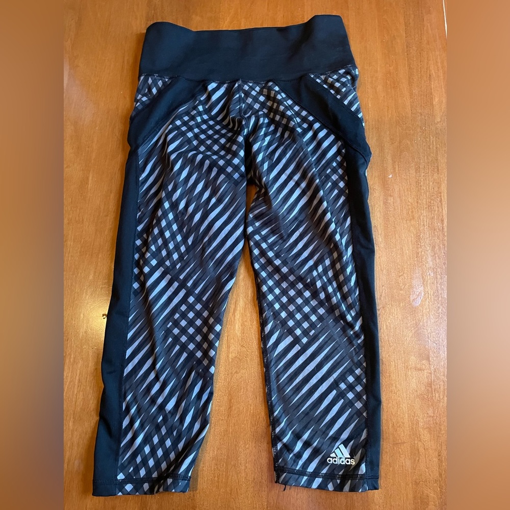 Women’s Adidas Capris ( medium)